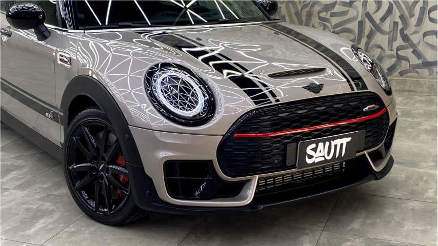Veículo customizado com identidade própria